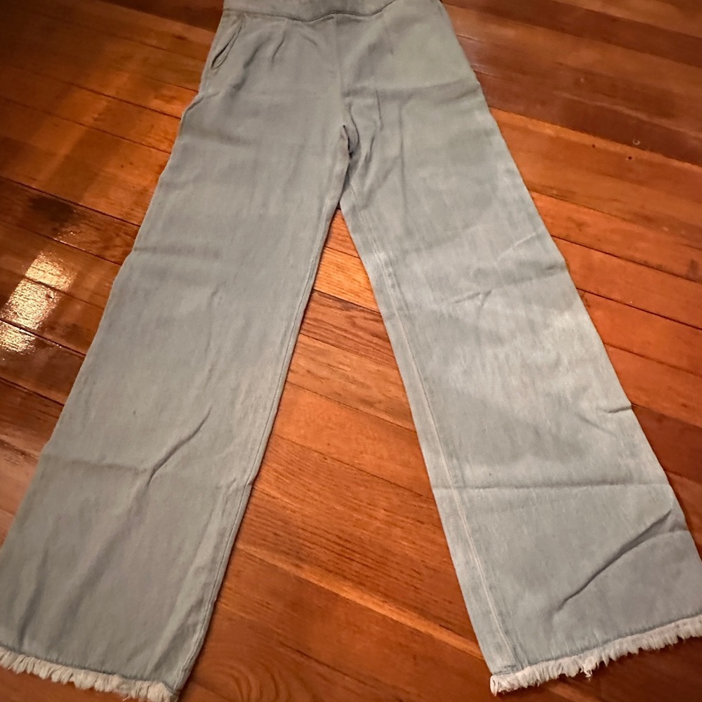 Chic Frayed Hem Wide-Leg Jeans